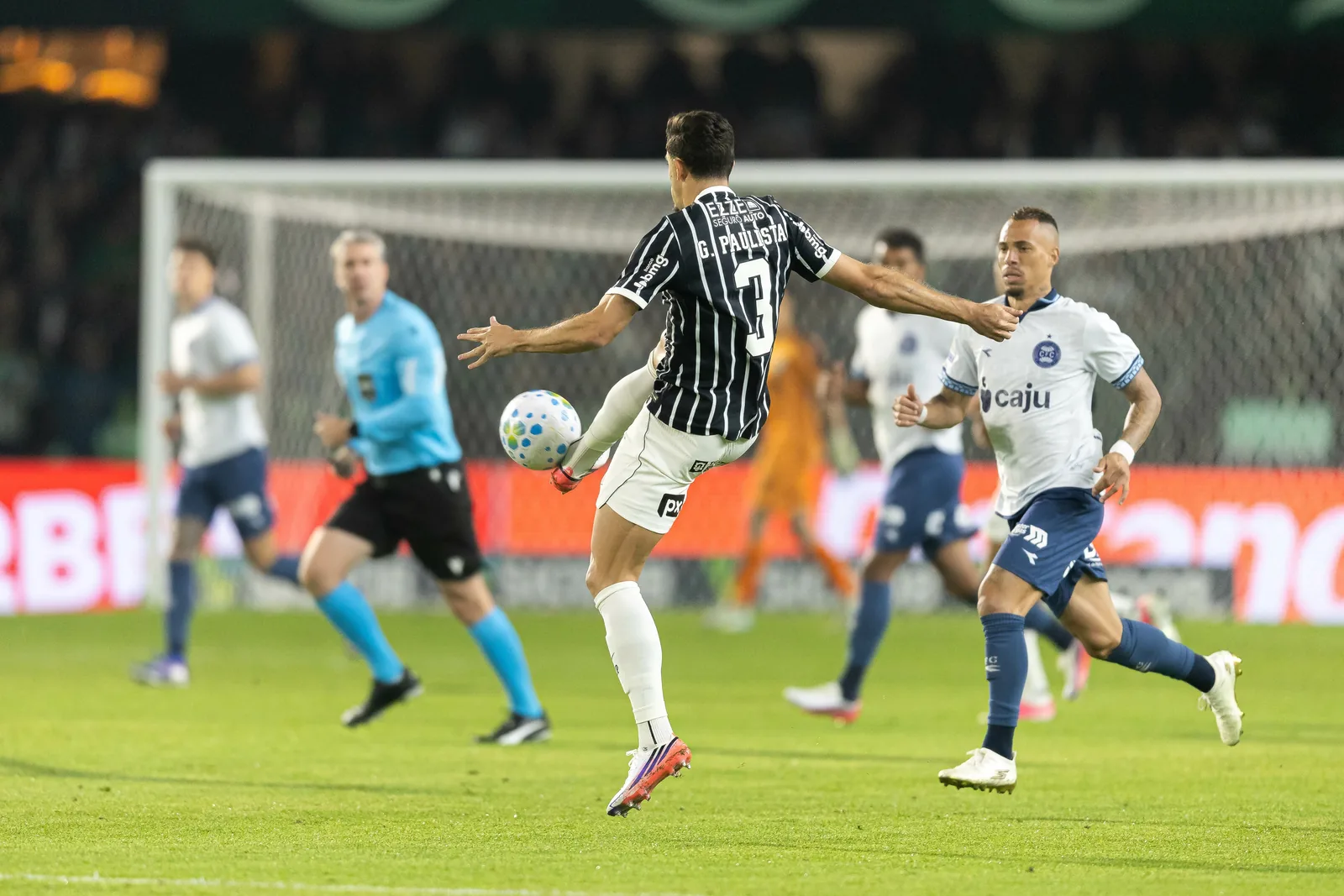 Coritiba vence Corinthians em partida do Brasileirão