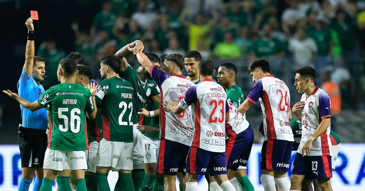 Palmeiras empata com Cerro Porteño em jogo com expulsão controversa