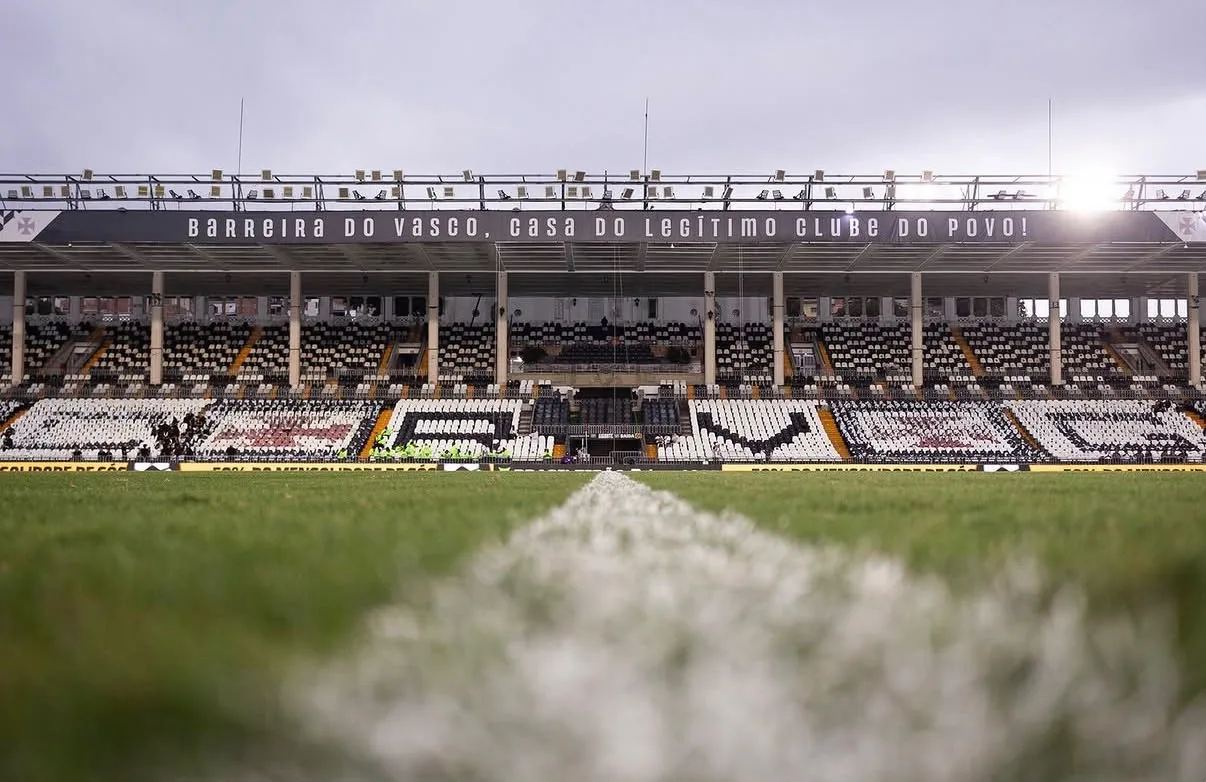 Vasco e Santos se enfrentam em São Januário em confronto direto