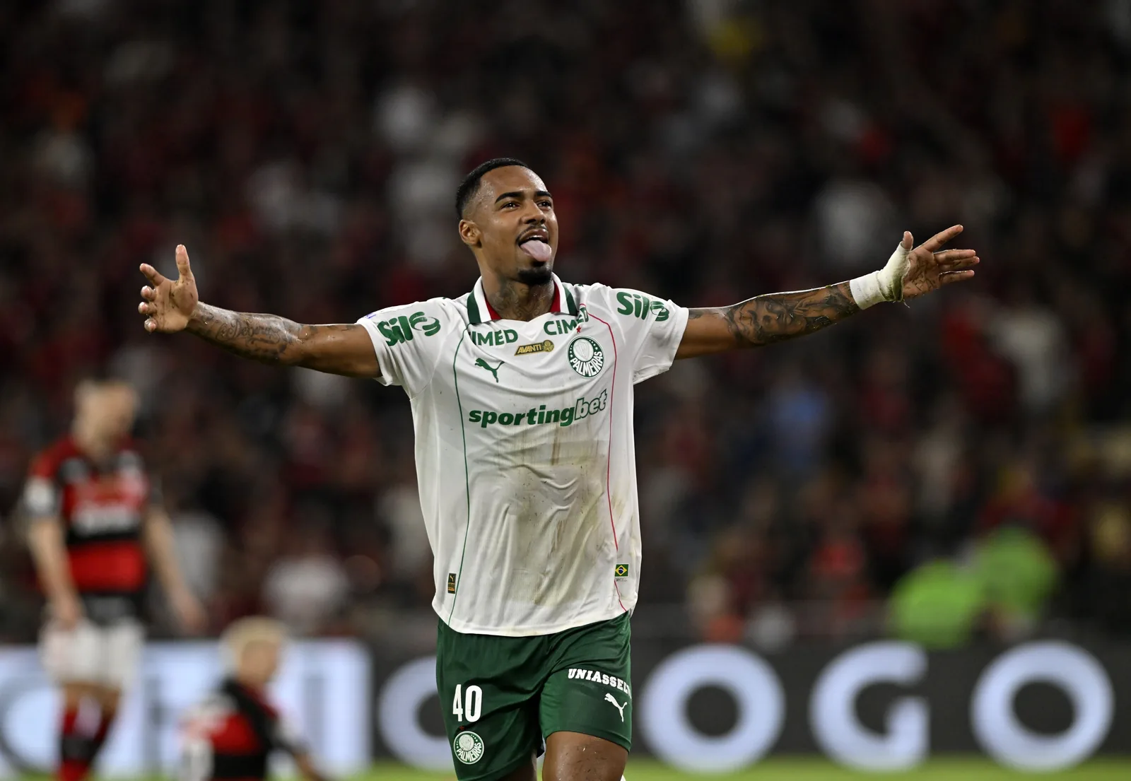 Palmeiras negocia Allan com o Manchester City em valores que variam