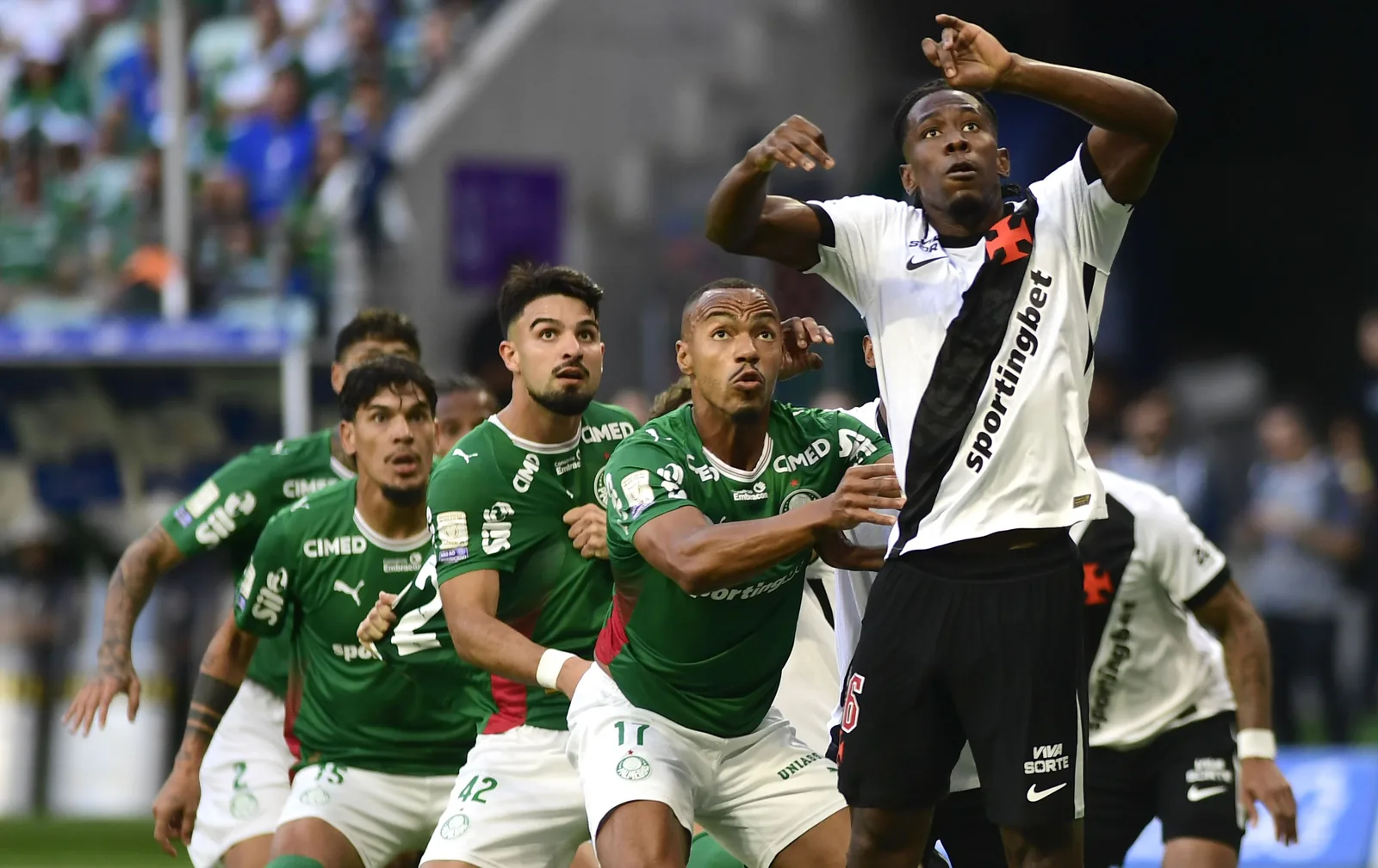 Atuações do Vasco: Cuesta, Tchê Tchê e Léo Jardim entre os piores em goleada
