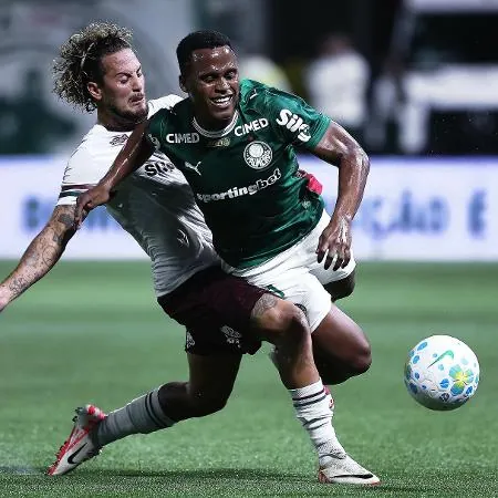 Arias em ação durante Palmeiras x Fluminense, jogo do Brasileirão